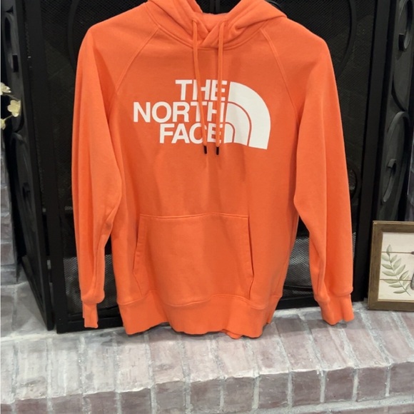 The North Face Orange Sweater Classic Pullover Style - Picture 1 of 3